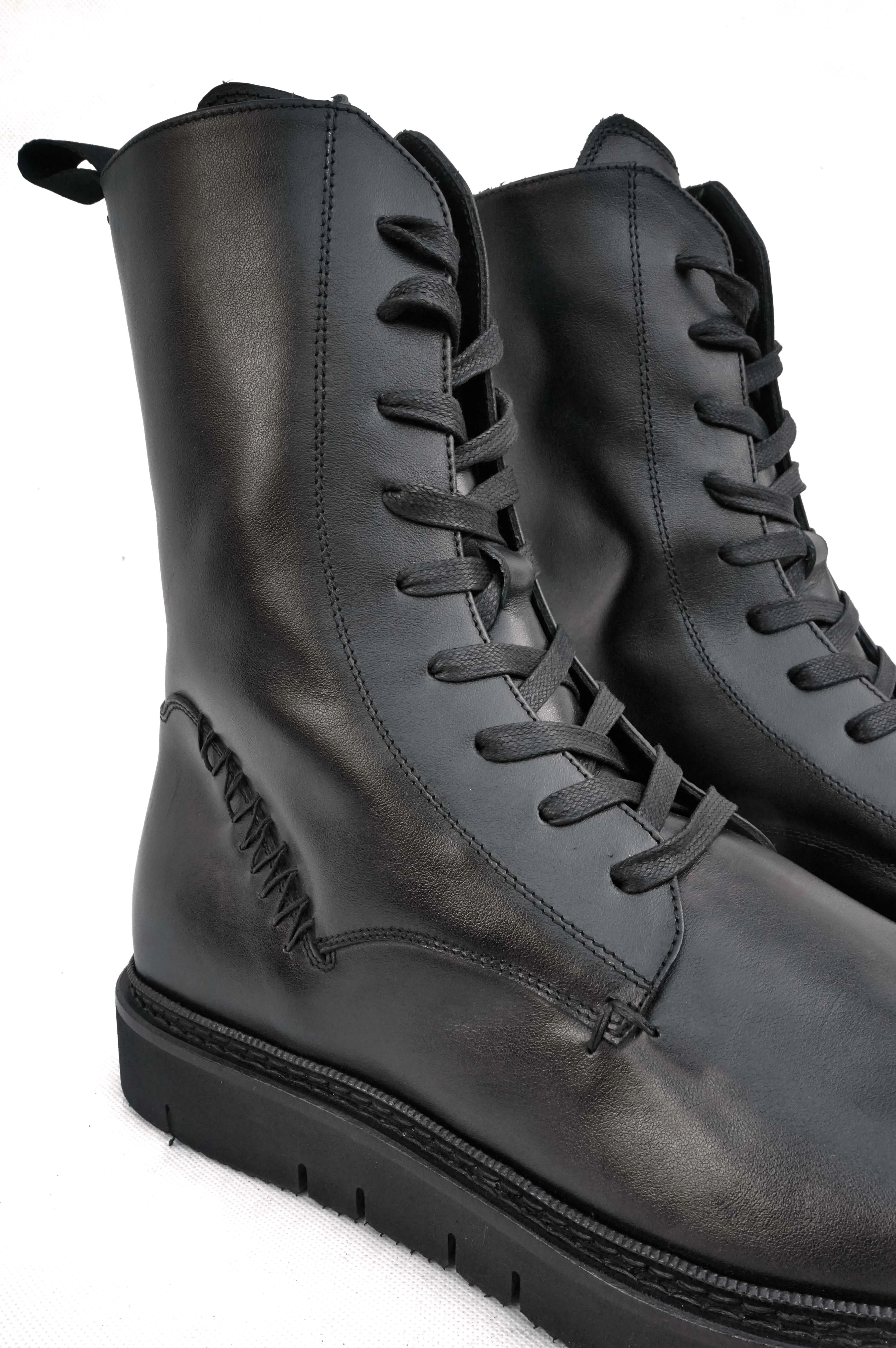 ST03 LACE-UP LEATHER BOOTS
